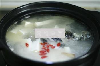 鲫鱼豆腐汤怎么做，鲫鱼豆腐汤怎么做好吃，鲫鱼豆腐汤做法