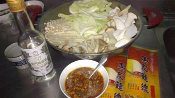 麻油鸡蔬菜锅怎么做，麻油鸡蔬菜锅怎么做好吃，麻油鸡蔬菜锅做法