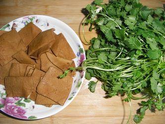 豆腐干拌香菜怎么做，豆腐干拌香菜怎么做好吃，豆腐干拌香菜做法