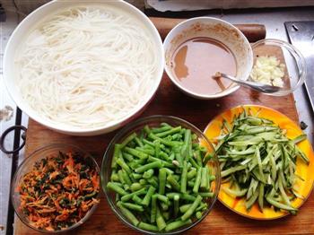 食心食意-盛夏的豆角麻汁凉面怎么做，食心食意-盛夏的豆角麻汁凉面怎么做好吃，食心食意-盛夏的豆角麻汁凉面做法