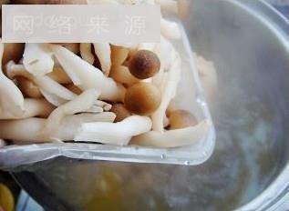 蟹味菇土鸡汤怎么做，蟹味菇土鸡汤怎么做好吃，蟹味菇土鸡汤做法