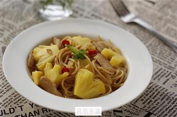 菠萝鸡肉炒意面怎么做，菠萝鸡肉炒意面怎么做好吃，菠萝鸡肉炒意面做法