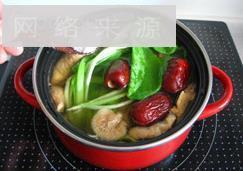 小白菜牛肉蘑菇汤怎么做，小白菜牛肉蘑菇汤怎么做好吃，小白菜牛肉蘑菇汤做法