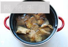 小白菜牛肉蘑菇汤怎么做，小白菜牛肉蘑菇汤怎么做好吃，小白菜牛肉蘑菇汤做法