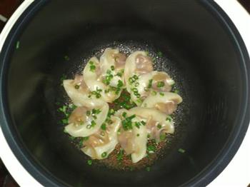 电饭煲锅贴怎么做，电饭煲锅贴怎么做好吃，电饭煲锅贴做法