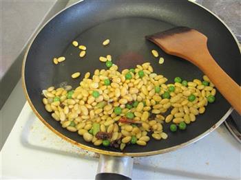 香卤黄豆怎么做，香卤黄豆怎么做好吃，香卤黄豆做法