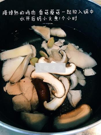 鸡肉菌菇泥怎么做，鸡肉菌菇泥怎么做好吃，鸡肉菌菇泥做法