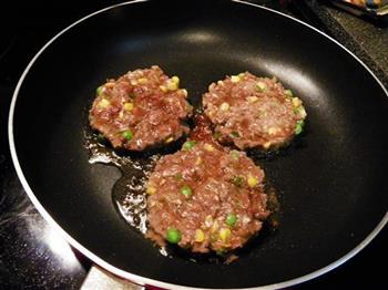 玉米牛肉饼怎么做，玉米牛肉饼怎么做好吃，玉米牛肉饼做法