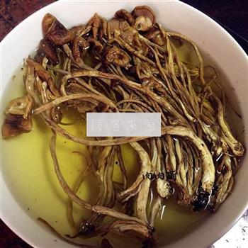 茶树菇炖鸡怎么做，茶树菇炖鸡怎么做好吃，茶树菇炖鸡做法