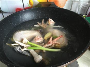 鸡枞菌土鸡汤怎么做，鸡枞菌土鸡汤怎么做好吃，鸡枞菌土鸡汤做法