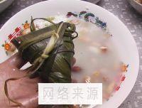 糯米花生咸肉粽怎么做，糯米花生咸肉粽怎么做好吃，糯米花生咸肉粽做法