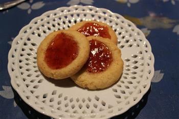 草莓酱饼干怎么做，草莓酱饼干怎么做好吃，草莓酱饼干做法