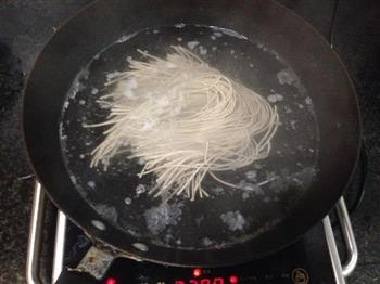 鸡汤荞麦冷面怎么做，鸡汤荞麦冷面怎么做好吃，鸡汤荞麦冷面做法