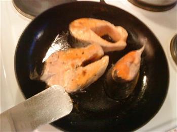 煎三文鱼配苹果酱怎么做，煎三文鱼配苹果酱怎么做好吃，煎三文鱼配苹果酱做法