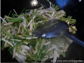 水芹菜炒豆干怎么做，水芹菜炒豆干怎么做好吃，水芹菜炒豆干做法