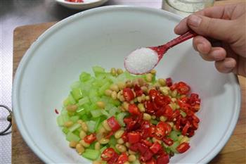 香芹五香豆怎么做，香芹五香豆怎么做好吃，香芹五香豆做法