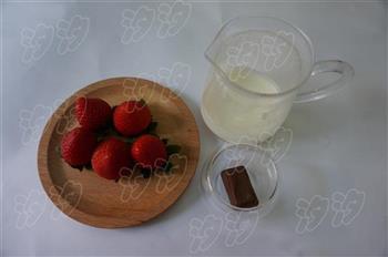 草莓酸奶饮怎么做，草莓酸奶饮怎么做好吃，草莓酸奶饮做法