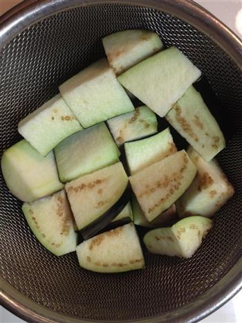 油豆腐烧茄菇怎么做，油豆腐烧茄菇怎么做好吃，油豆腐烧茄菇做法