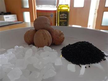 黑芝麻核桃糖怎么做，黑芝麻核桃糖怎么做好吃，黑芝麻核桃糖做法