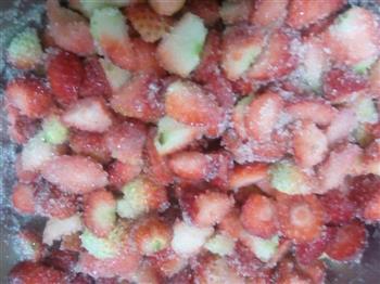换个方法吃草莓-草莓卷怎么做，换个方法吃草莓-草莓卷怎么做好吃，换个方法吃草莓-草莓卷做法