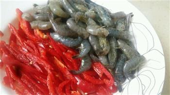 灰灰的红椒河虾怎么做，灰灰的红椒河虾怎么做好吃，灰灰的红椒河虾做法