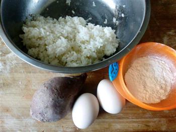 剩米饭的华丽变身—紫薯米饼怎么做，剩米饭的华丽变身—紫薯米饼怎么做好吃，剩米饭的华丽变身—紫薯米饼做法