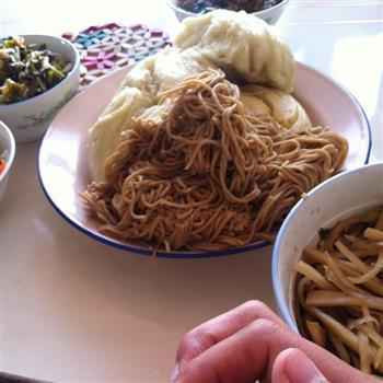 莜面饸捞蘸山药蘑菇豆腐怎么做，莜面饸捞蘸山药蘑菇豆腐怎么做好吃，莜面饸捞蘸山药蘑菇豆腐做法