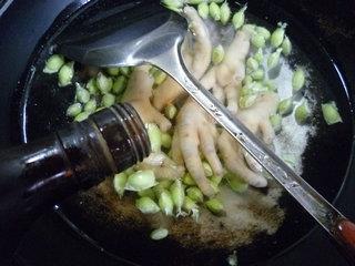 毛豆凤爪汤怎么做，毛豆凤爪汤怎么做好吃，毛豆凤爪汤做法