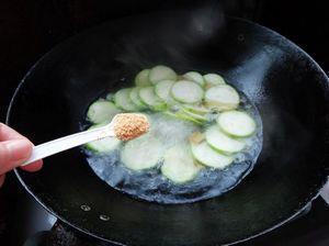 野虾皮丝瓜汤怎么做，野虾皮丝瓜汤怎么做好吃，野虾皮丝瓜汤做法