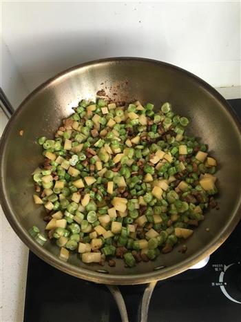 土豆豆角饭怎么做，土豆豆角饭怎么做好吃，土豆豆角饭做法