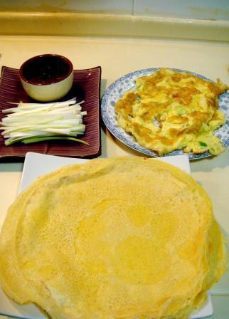 煎饼卷大葱怎么做，煎饼卷大葱怎么做好吃，煎饼卷大葱做法