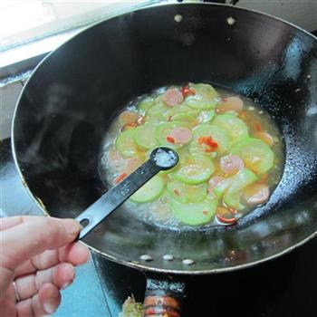 肉花肠丝瓜汤怎么做，肉花肠丝瓜汤怎么做好吃，肉花肠丝瓜汤做法