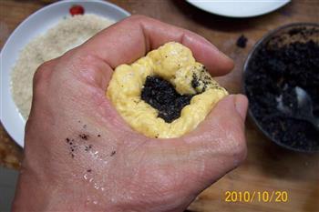 芝麻流沙南瓜饼怎么做，芝麻流沙南瓜饼怎么做好吃，芝麻流沙南瓜饼做法