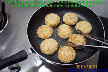 芝麻流沙南瓜饼怎么做，芝麻流沙南瓜饼怎么做好吃，芝麻流沙南瓜饼做法