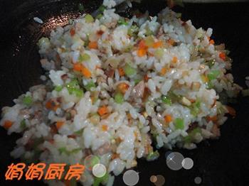 田园肉丁炒饭怎么做，田园肉丁炒饭怎么做好吃，田园肉丁炒饭做法