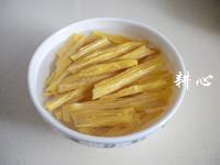 金针菜腐竹排骨汤怎么做，金针菜腐竹排骨汤怎么做好吃，金针菜腐竹排骨汤做法