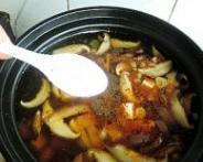 酸辣香菇豆腐汤怎么做，酸辣香菇豆腐汤怎么做好吃，酸辣香菇豆腐汤做法